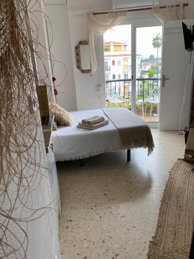 Estudio En Con Piscina Y Wifi Privada, A 100 M Del Mar
